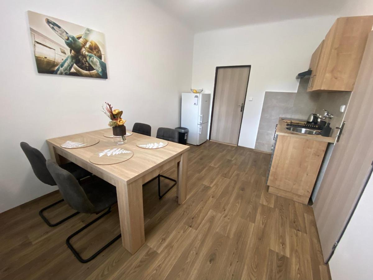 Cerna Ruze - Apartman 3 Plzen Ngoại thất bức ảnh