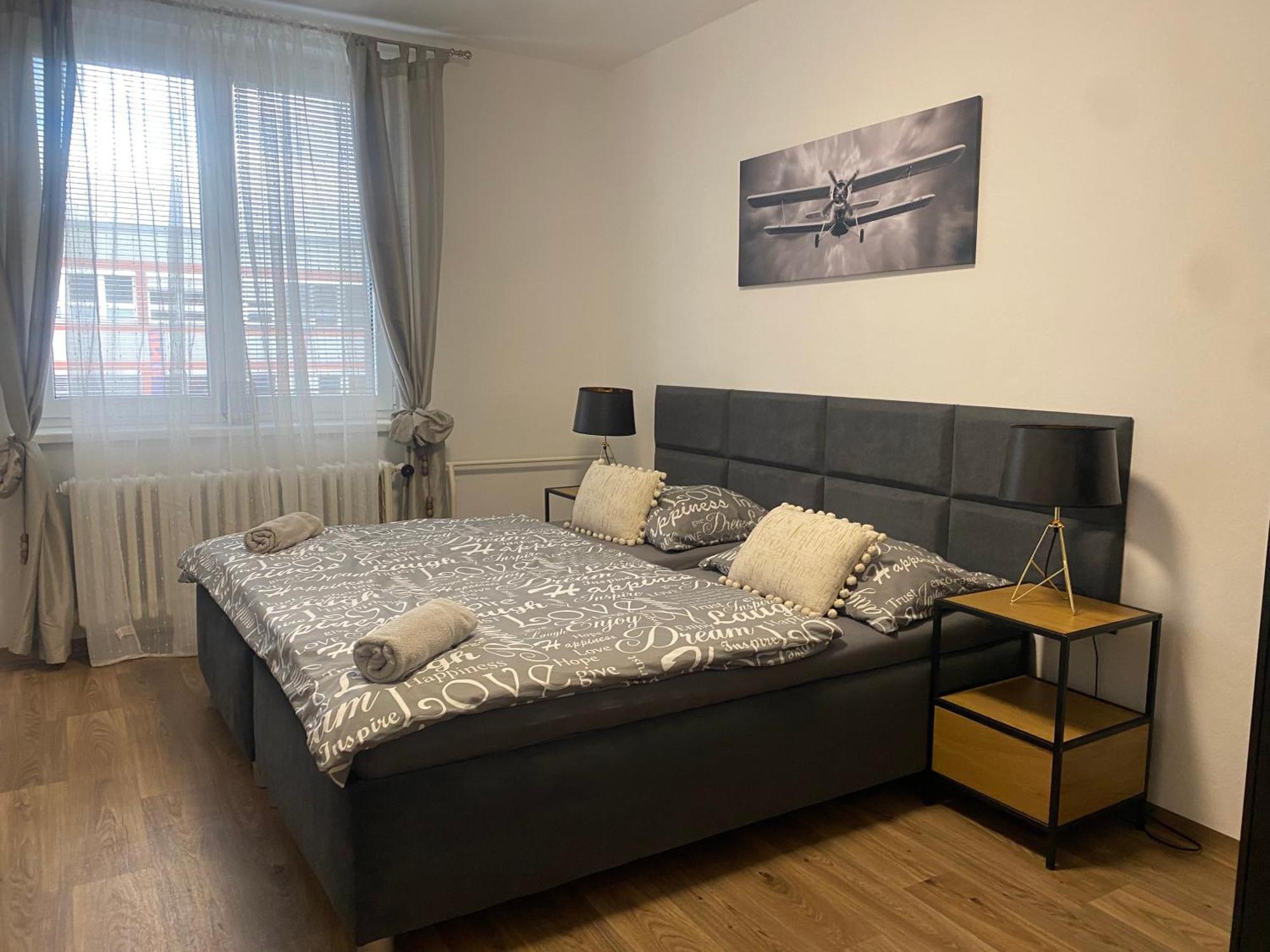 Cerna Ruze - Apartman 3 Plzen Ngoại thất bức ảnh